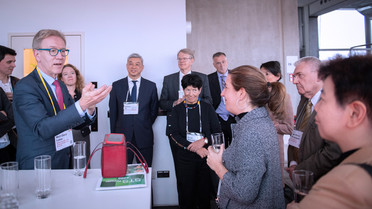 Wolf-Dieter Lukas, Staatssekretär im Bundesministerium für Bildung und Forschung, eröffnet einen Science Lunch...