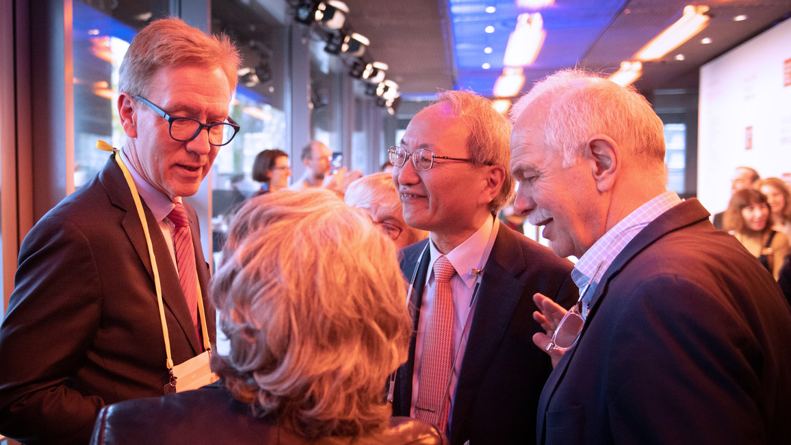 Wolf-Dieter Lukas, Staatssekretär im Bundesministerium für Bildung und Forschung, nutze die Conference auch für kurze Gespräche am Rande.